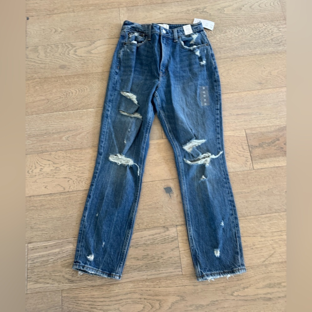 Abercrombie and Fitch Curve Love High Rise Mom Jean Size 27